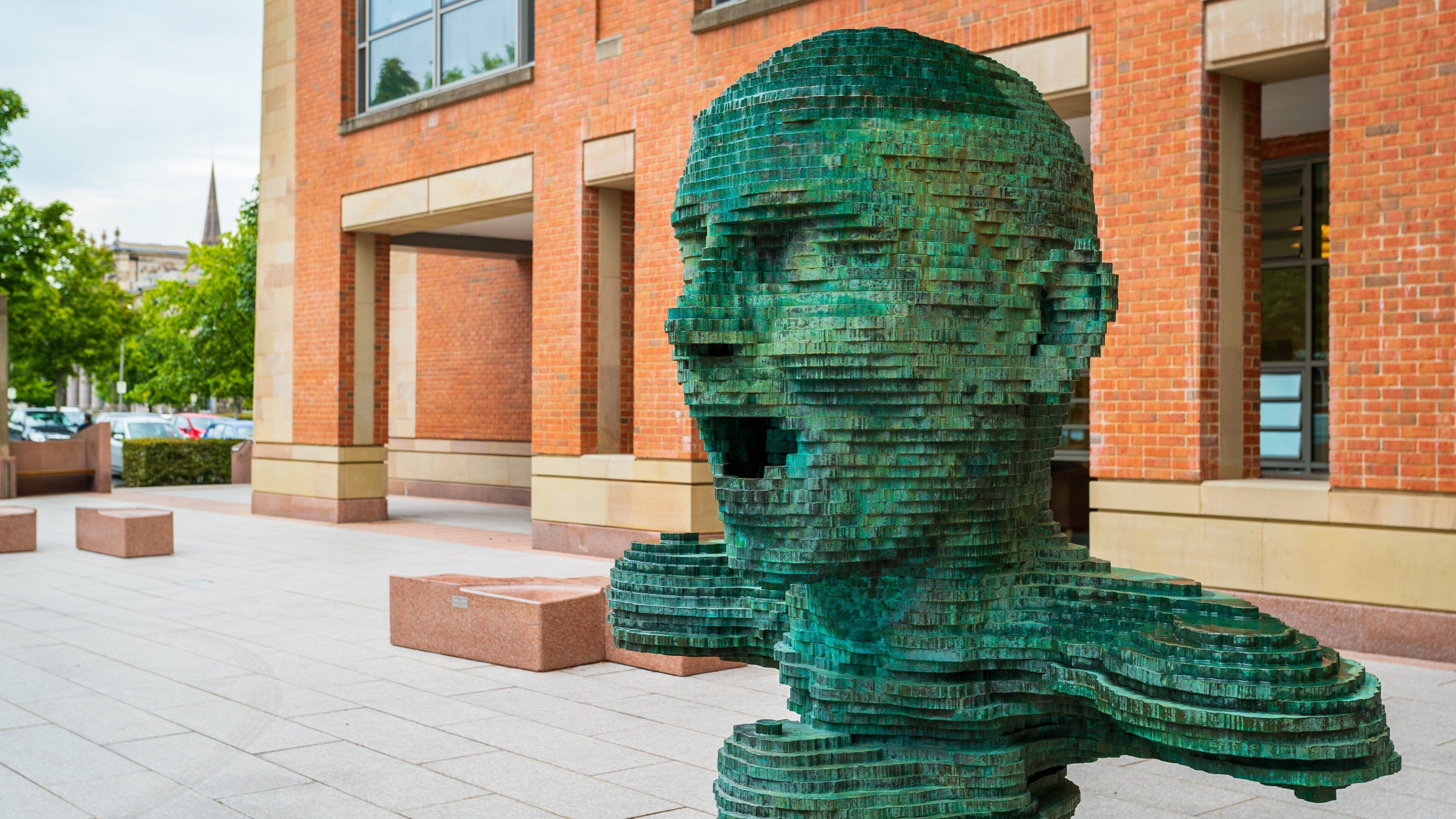 Queen\'s University of Belfast showing outdoor art
