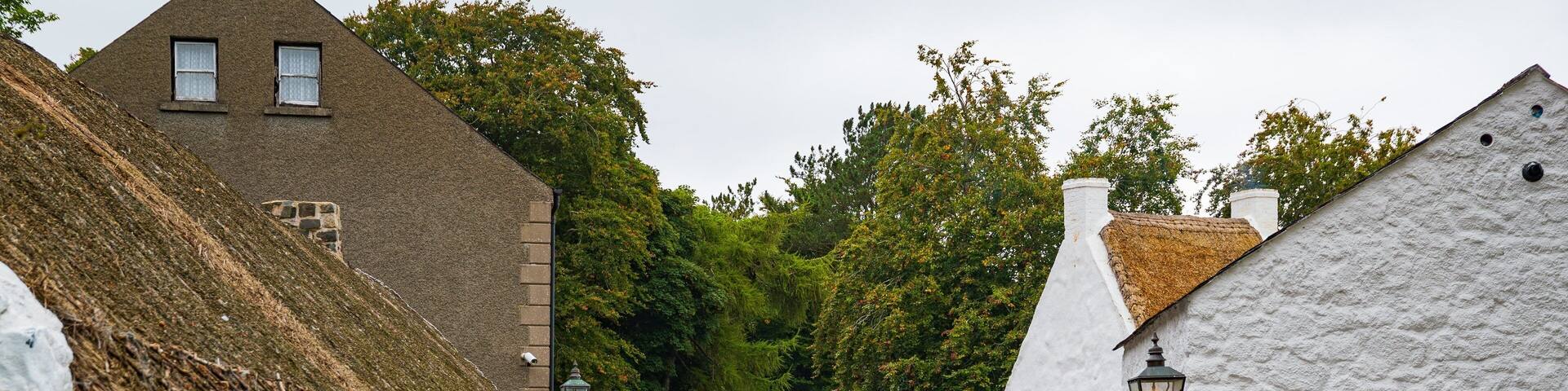 Cultra showing a small town or village