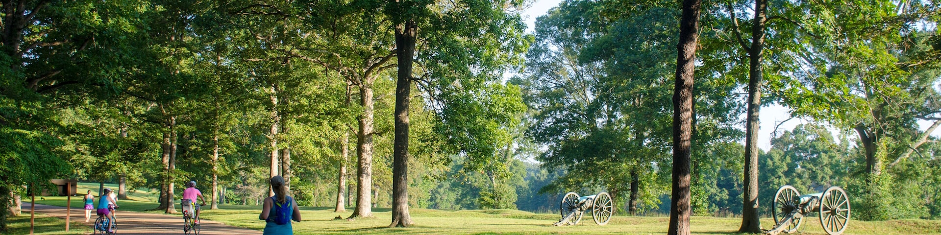 Joggers run near Civil War era cannon along Jackson's Line at the Fredericksburg Battlefield, Fredericksburg & Spotsylvania National Military Park, Fredericksburg, Vieginia.