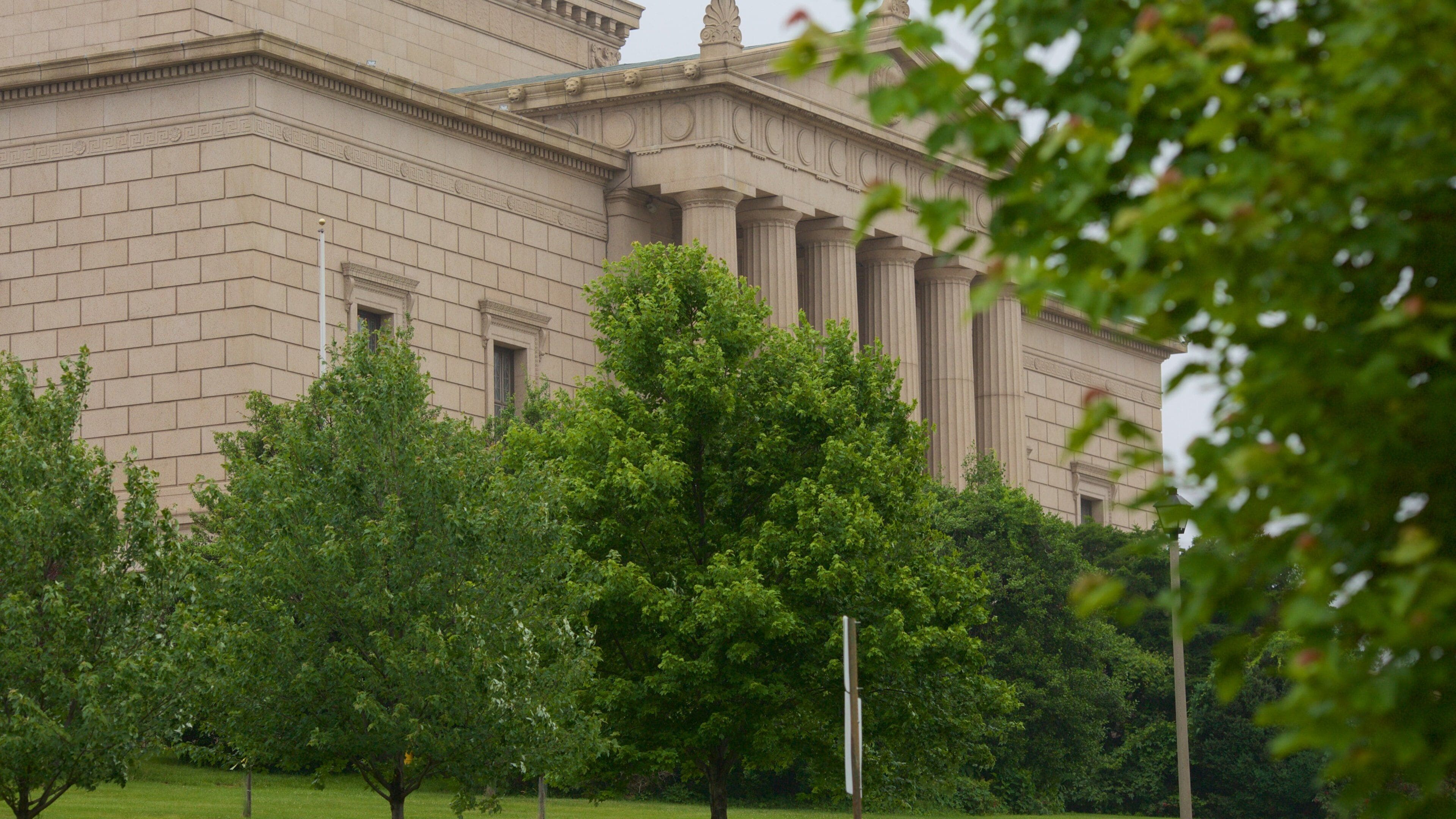 George Washington Masonic National Memorial which includes a garden, heritage architecture and a memorial