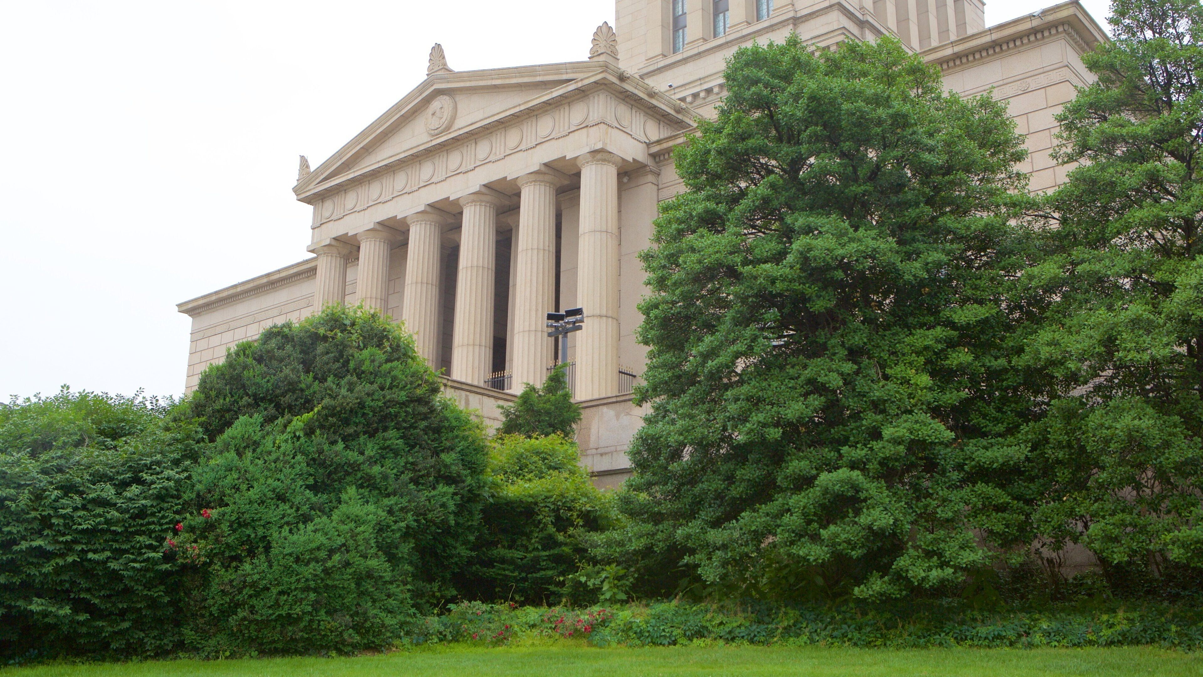 George Washington Masonic National Memorial showing a garden and heritage architecture