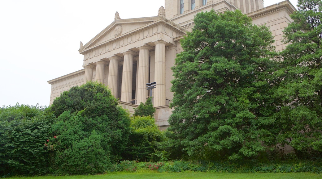 George Washington Masonic National Memorial featuring heritage architecture and a park