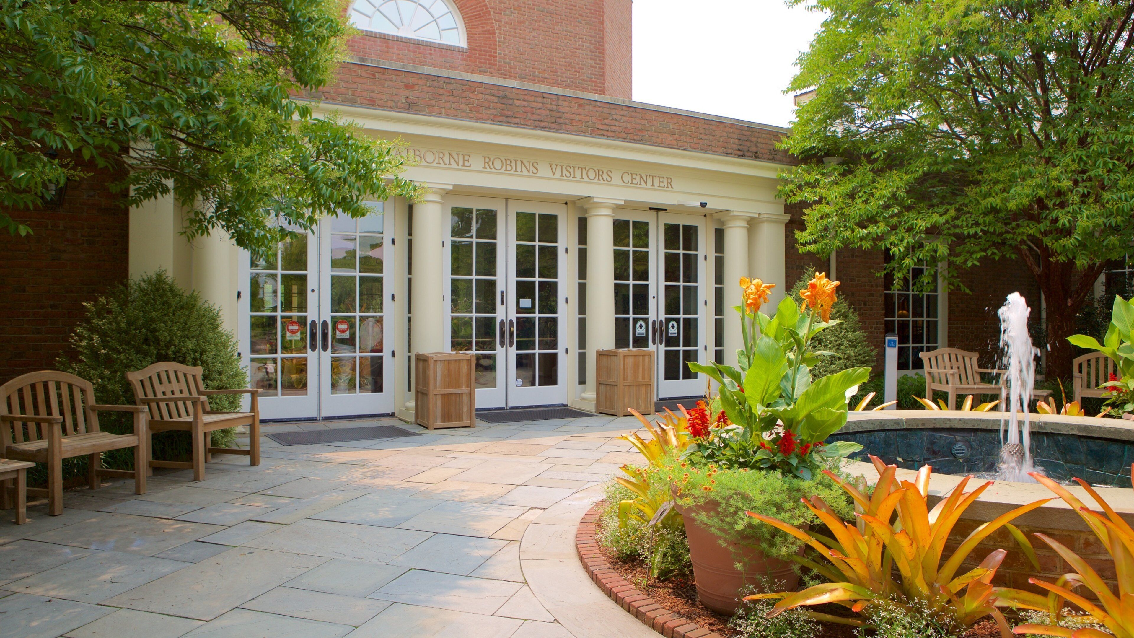 Lewis Ginter Botanical Garden qui includes signalisation, parc et fontaine