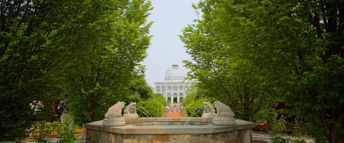 Lewis Ginter Botanical Garden mit einem Springbrunnen und Garten