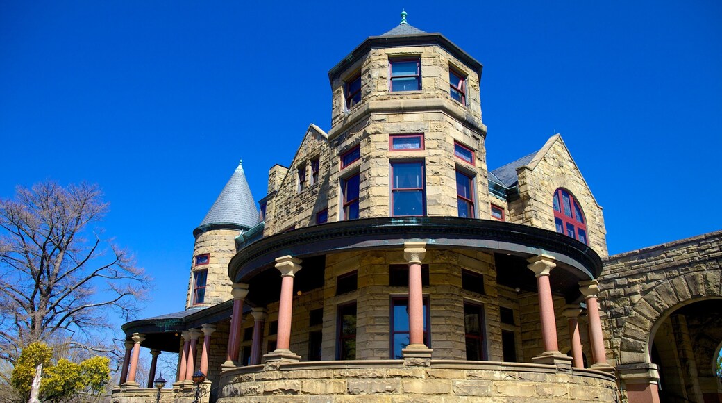 Maymont Park som visar historisk arkitektur och ett hus