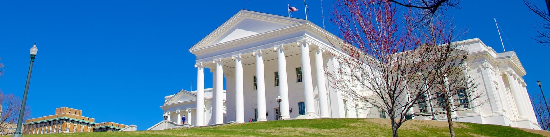 Virginia State Capitol which includes a city and heritage architecture