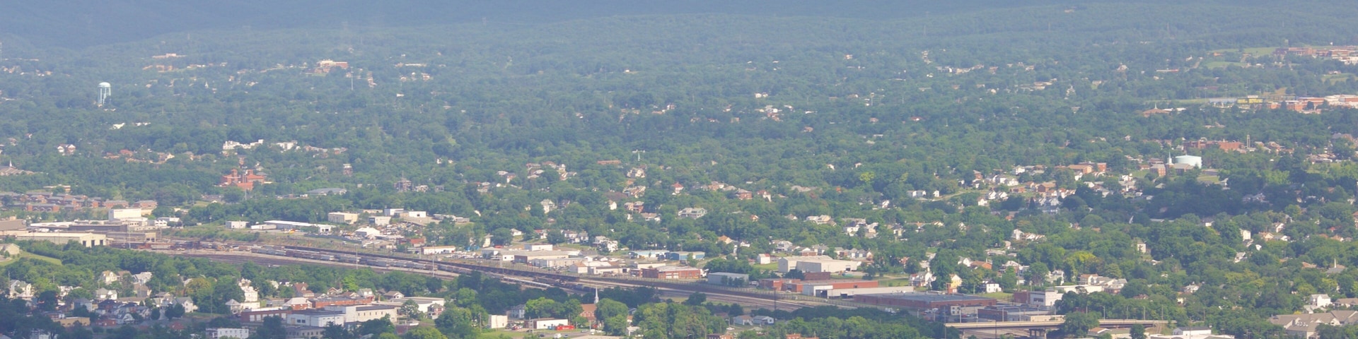 Mill Mountain Star que inclui uma cidade, montanhas e paisagem