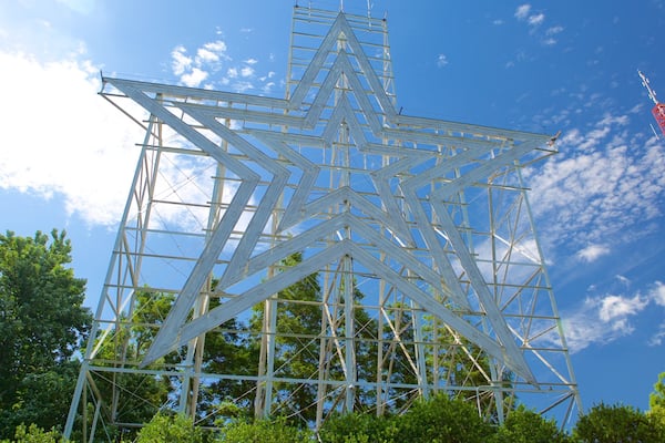 Mill Mountain Star showing outdoor art