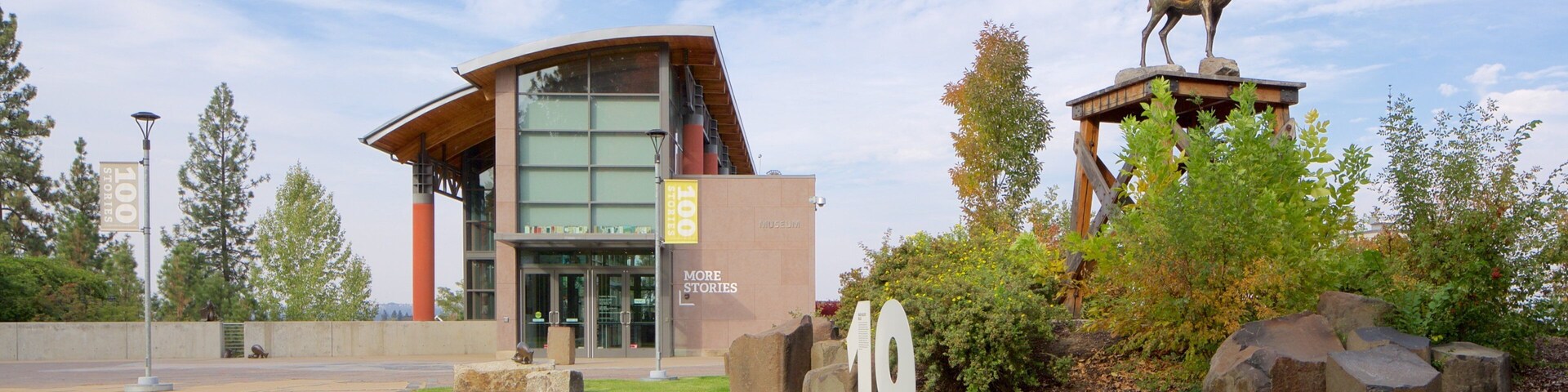 Northwest Museum of Arts & Culture que inclui um jardim