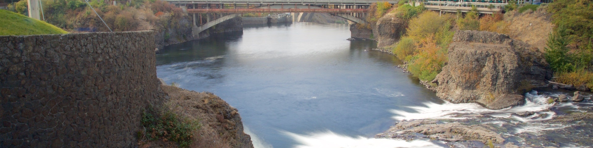 Riverfront Park showing a bridge, heritage architecture and a river or creek