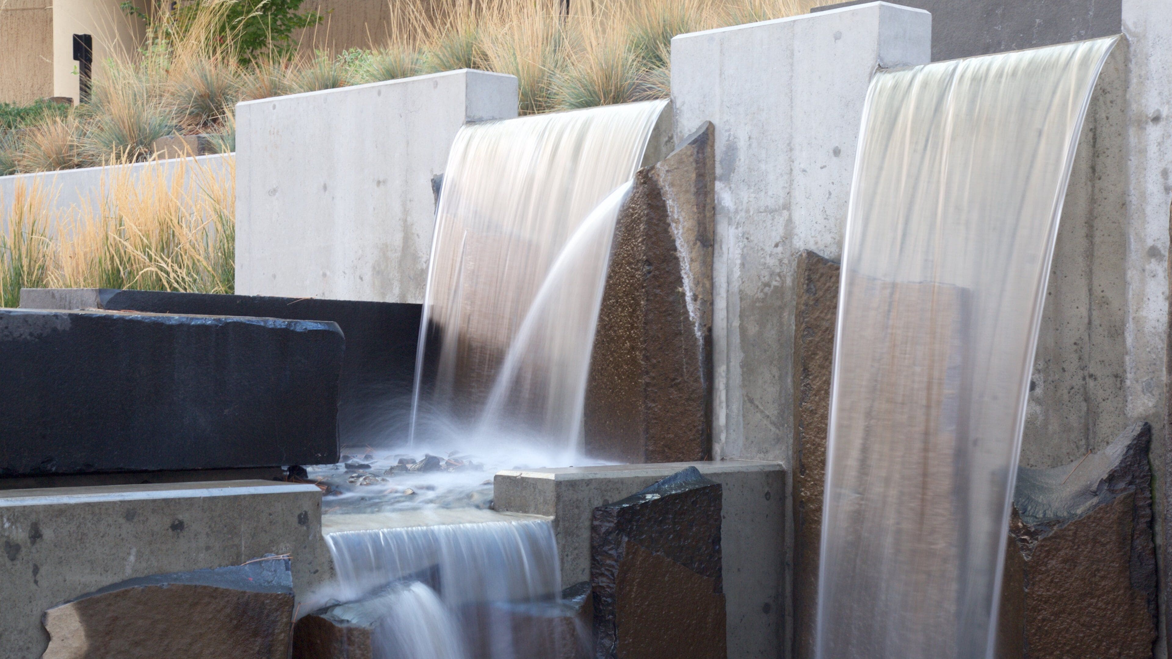 Riverfront Park which includes outdoor art and a fountain