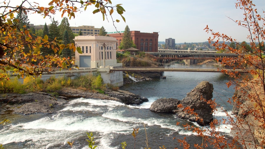 河邊地區公園 其中包括 橋梁, 遺跡建築 和 河流或小溪