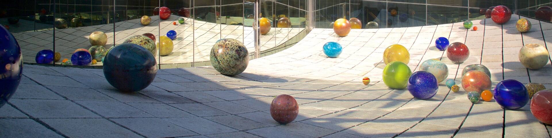 Tacoma Art Museum que incluye arte y arquitectura moderna