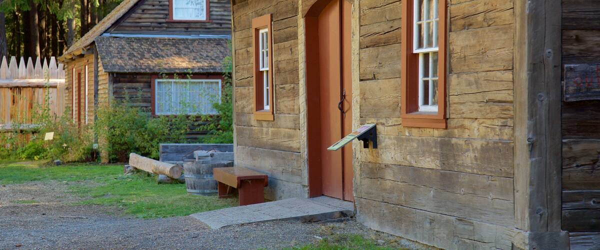 Fort Nisqually Living History Museum ofreciendo patrimonio de arquitectura