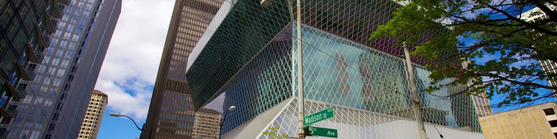 Biblioteca pública de Seattle mostrando arquitectura moderna, dfc y una ciudad