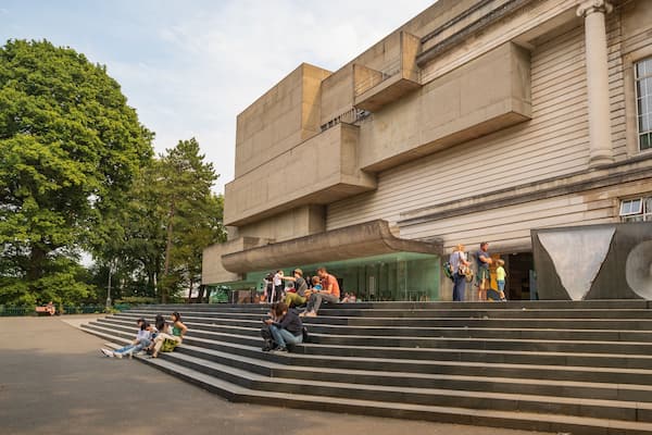 Belfast City Centre which includes outdoor art and street scenes