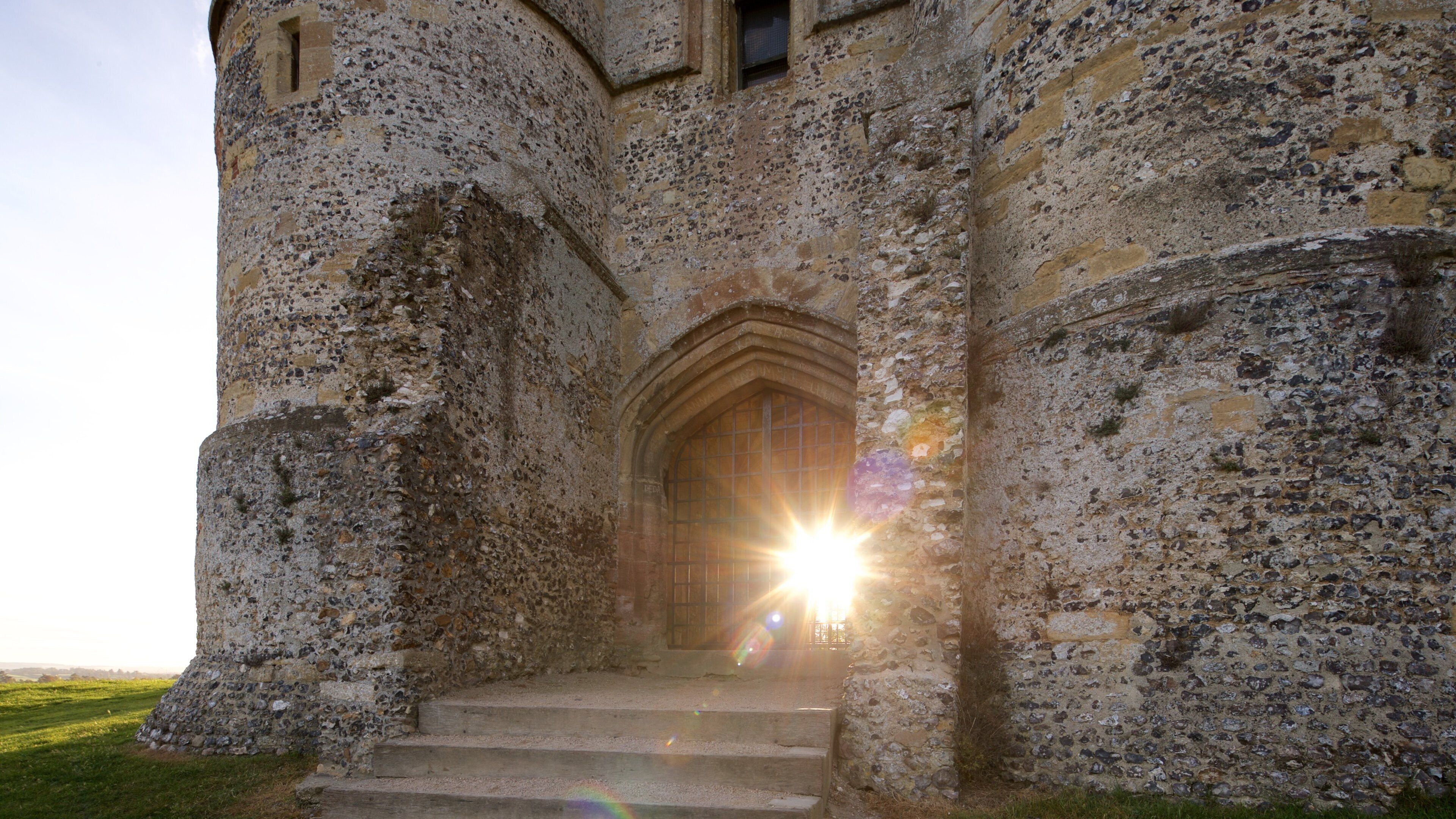 Donnington Castle which includes building ruins, a sunset and heritage elements