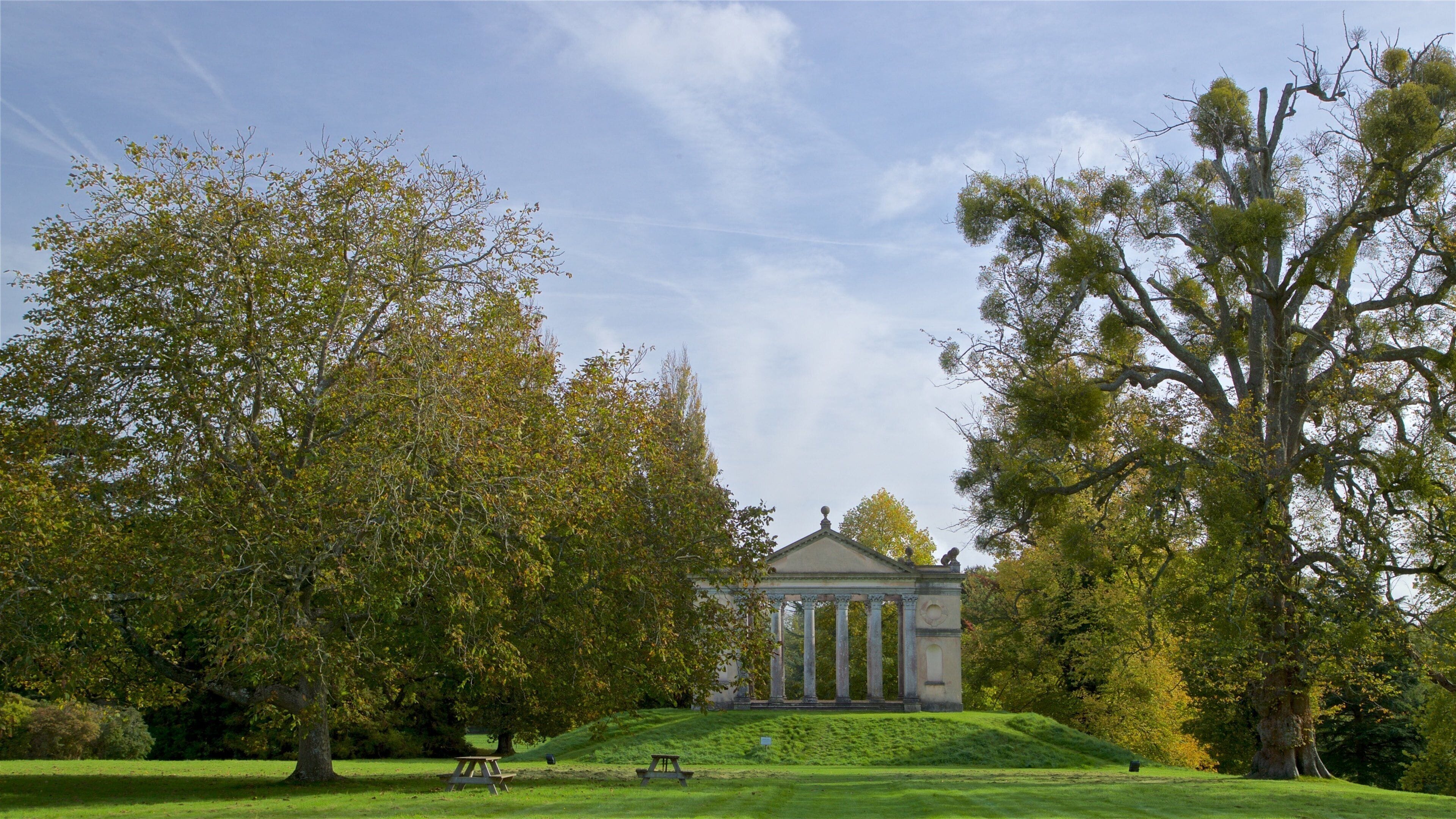 Highclere Castle featuring heritage elements and a park