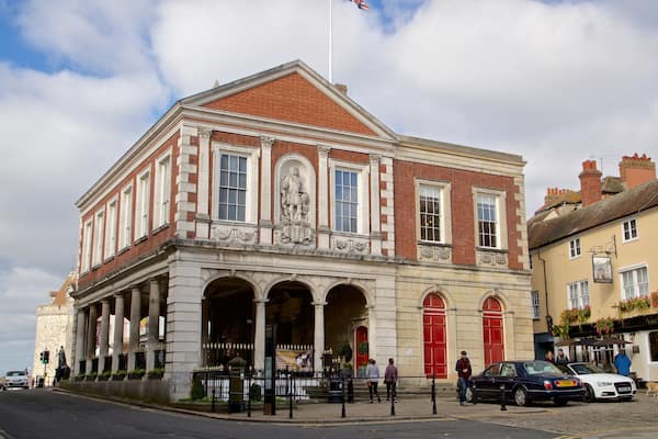 Windsorin kiltatalo joka esittää perintökohteet