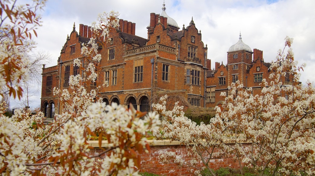 阿斯頓大樓 其中包括 歷史建築 和 城堡