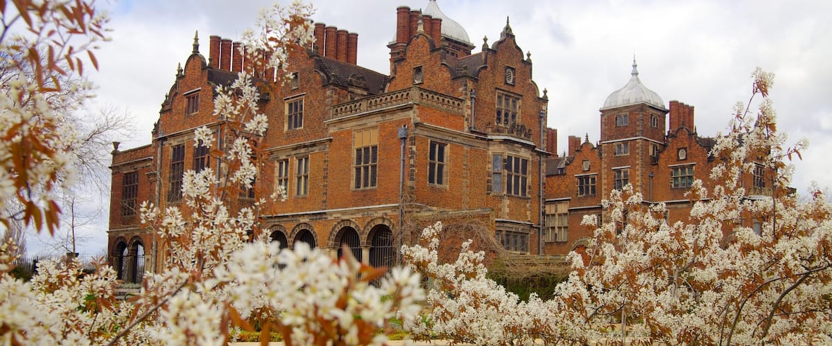 애스톤 홀 을 특징 궁전 또는 고성 과 문화유산 건축