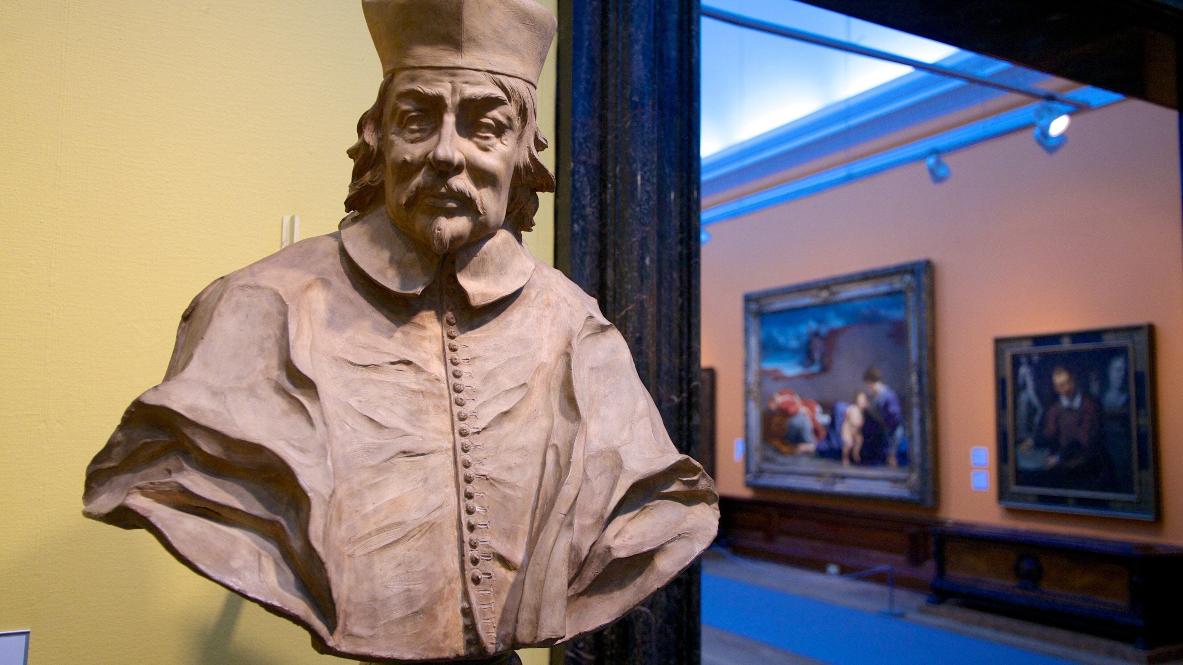 Birmingham Museum and Art Gallery mostrando una estatua o escultura, un monumento y vistas interiores