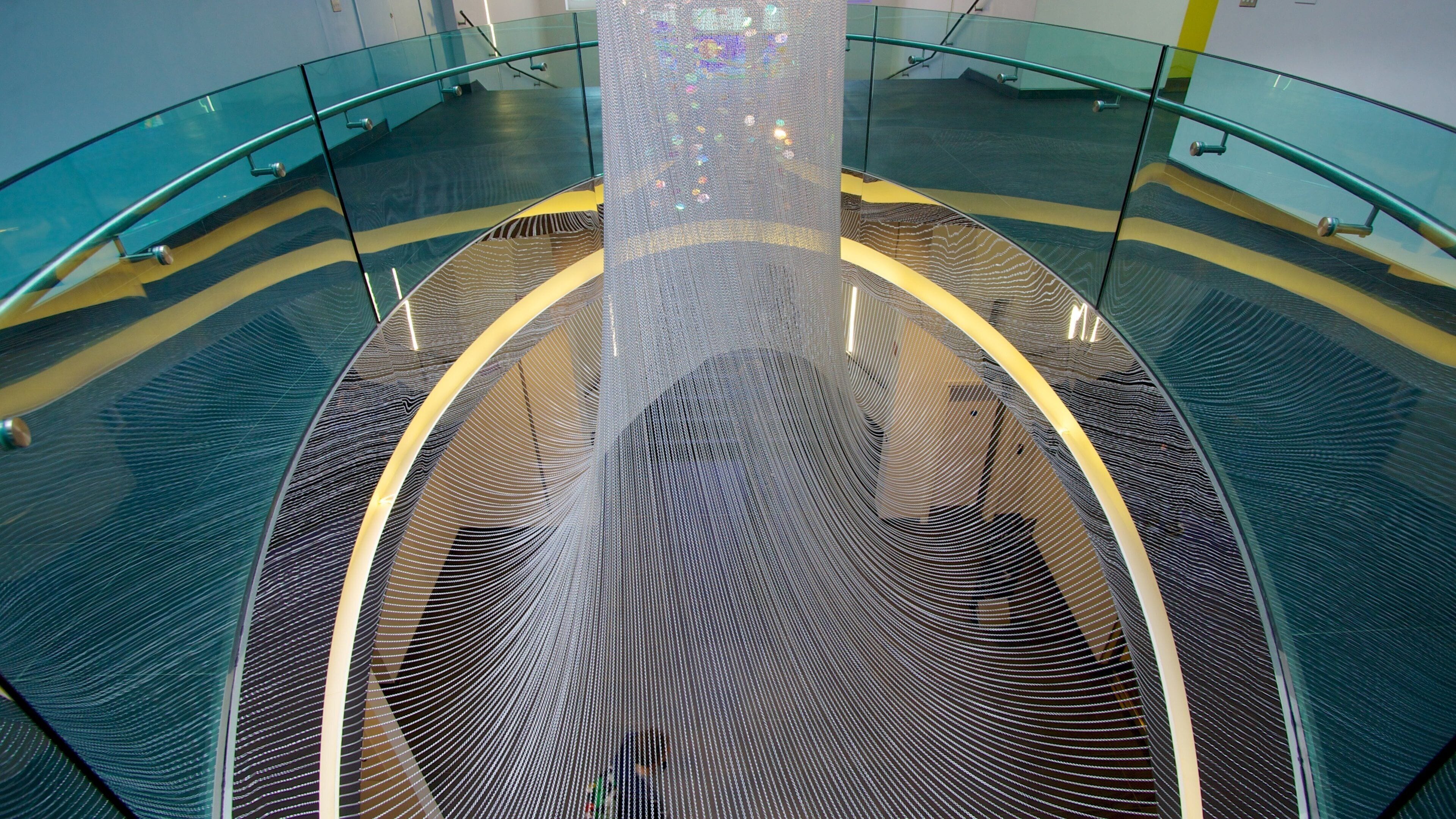 Birmingham Museum and Art Gallery mettant en vedette vues intérieures et art