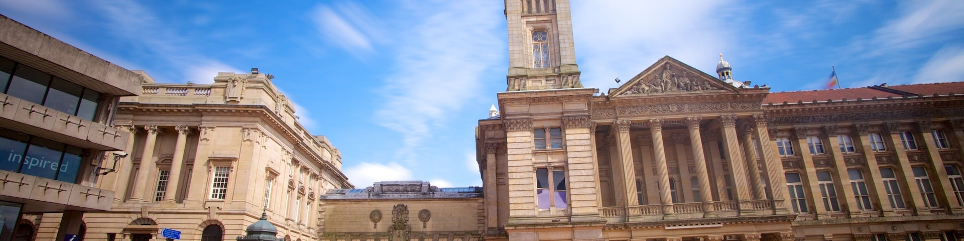 Chamberlain Square mostrando arquitetura de patrimônio, uma praça ou plaza e uma cidade