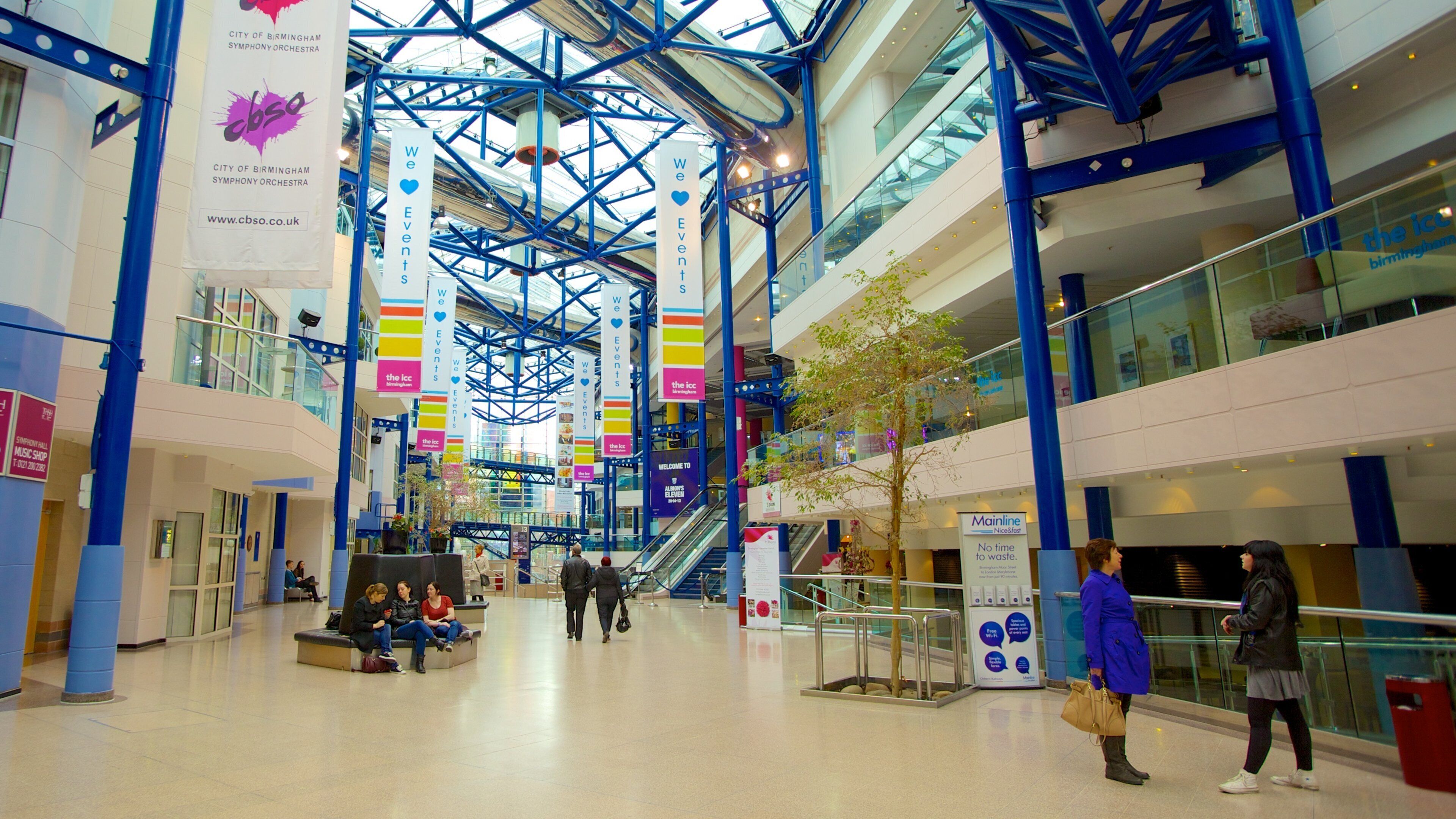 International Convention Centre som viser moderne arkitektur og interiør
