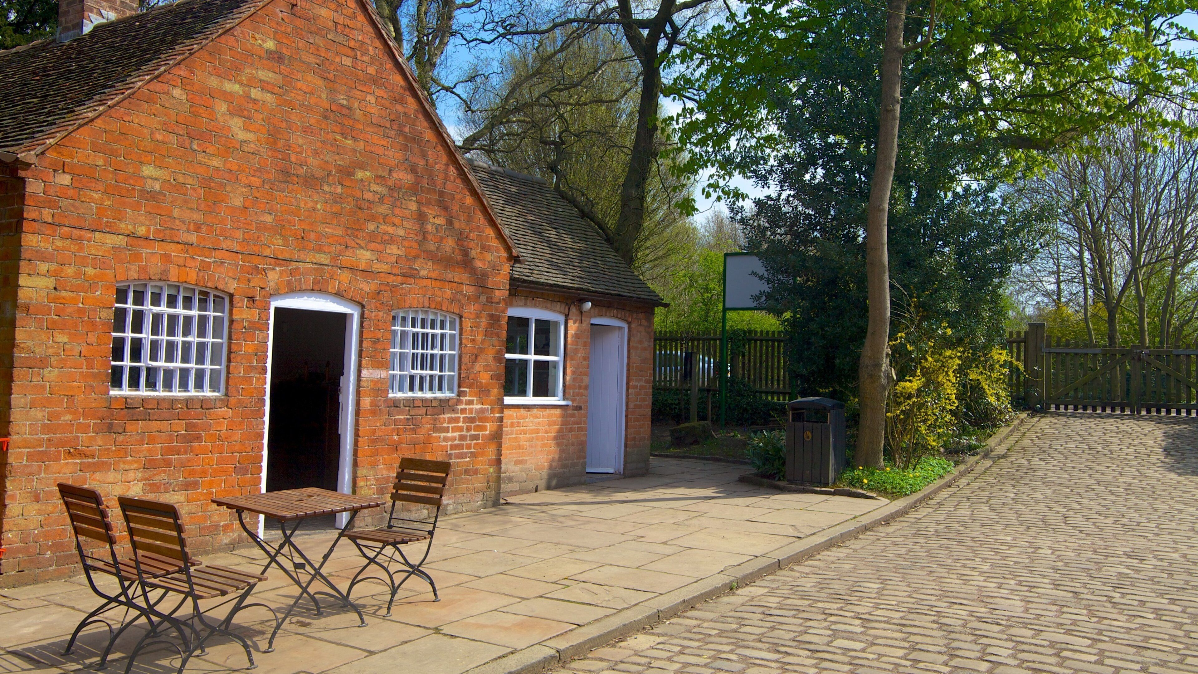 Sarehole Mill showing a city, heritage architecture and a house
