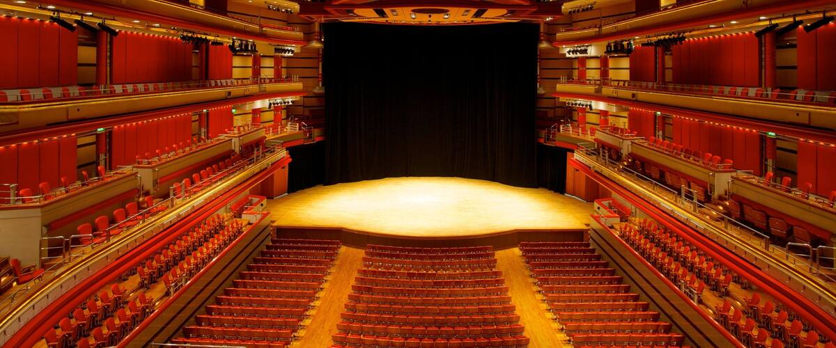 Konserthuset som visar teaterscener och interiörer
