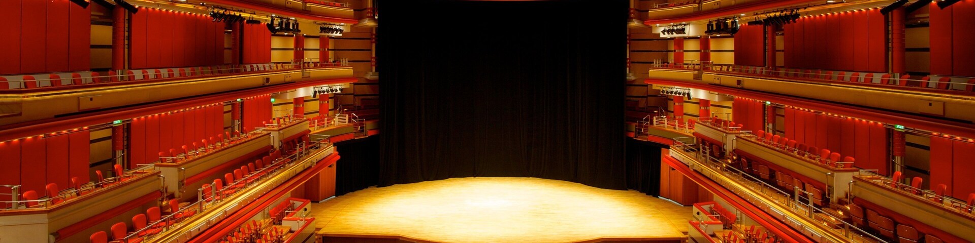 Symphony Hall que incluye escenas de teatro y vista interna