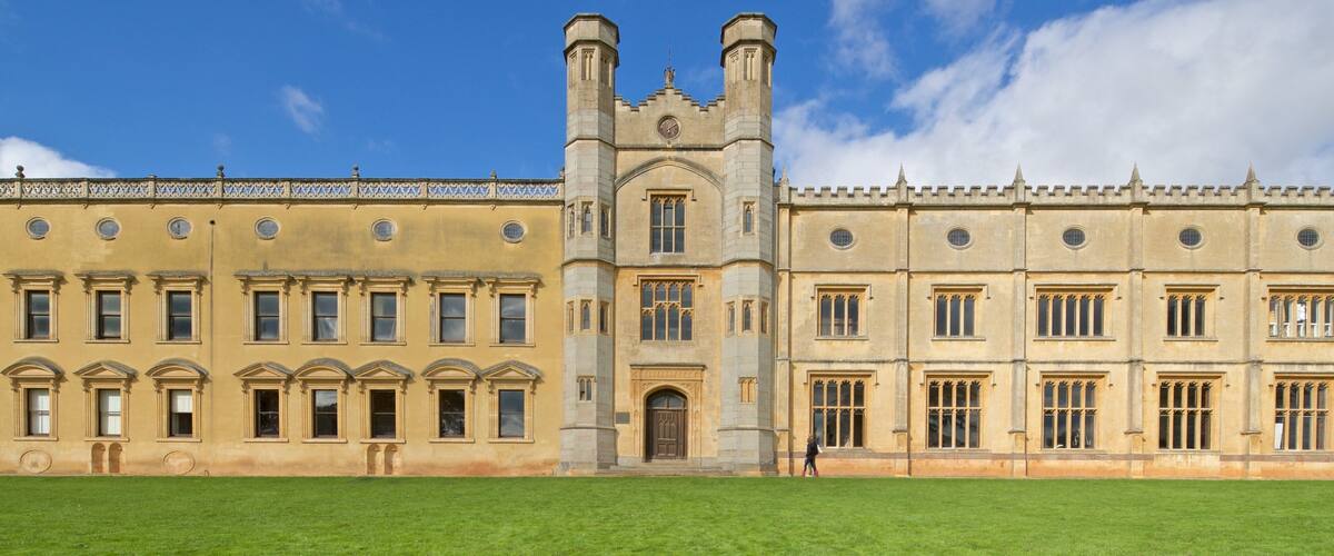 Ashton Court Mansion ofreciendo patrimonio de arquitectura y una casa