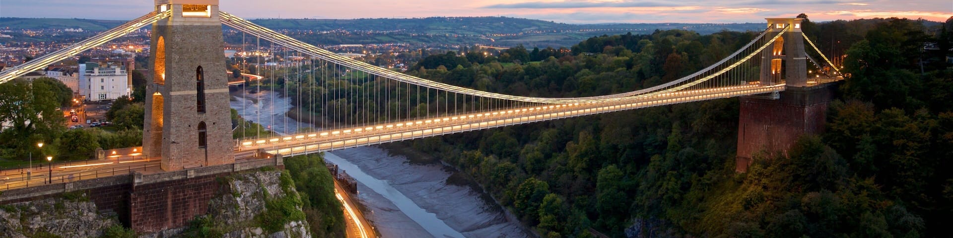 Clifton Suspension Bridge mit einem Brücke, Sonnenuntergang und Landschaften