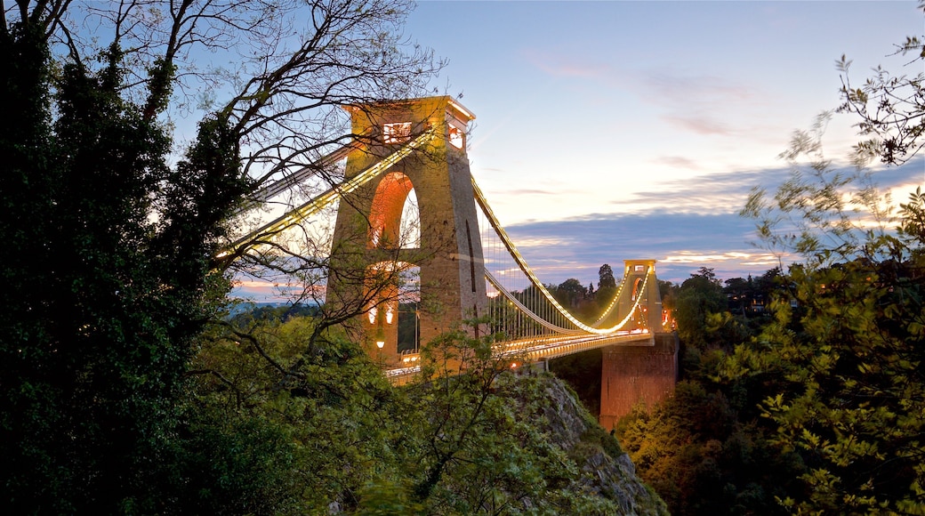 Clifton Suspension Bridge montrant panoramas, coucher de soleil et pont
