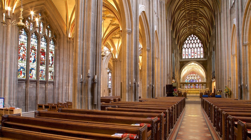 聖瑪麗紅崖教堂 呈现出 教堂或大教堂, 傳統元素 和 內部景觀