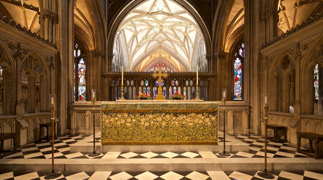 聖瑪麗紅崖教堂 呈现出 傳統元素, 教堂或大教堂 和 內部景觀