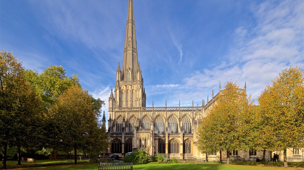 St. Mary Redcliffe Church showing heritage architecture and a church or cathedral
