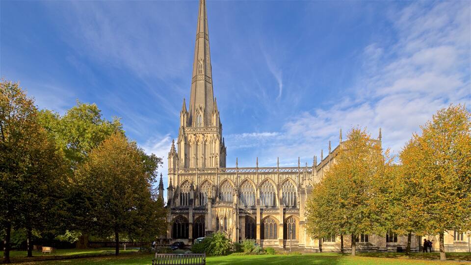 St. Mary Redcliffe Church showing heritage architecture and a church or cathedral