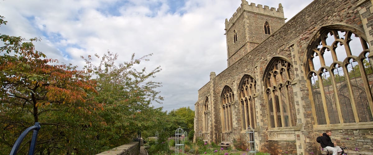 Castle Park which includes heritage architecture, a garden and wildflowers