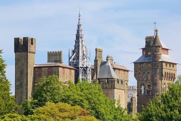 Bute Park qui includes patrimoine historique, chĂąteau ou palais et patrimoine architectural