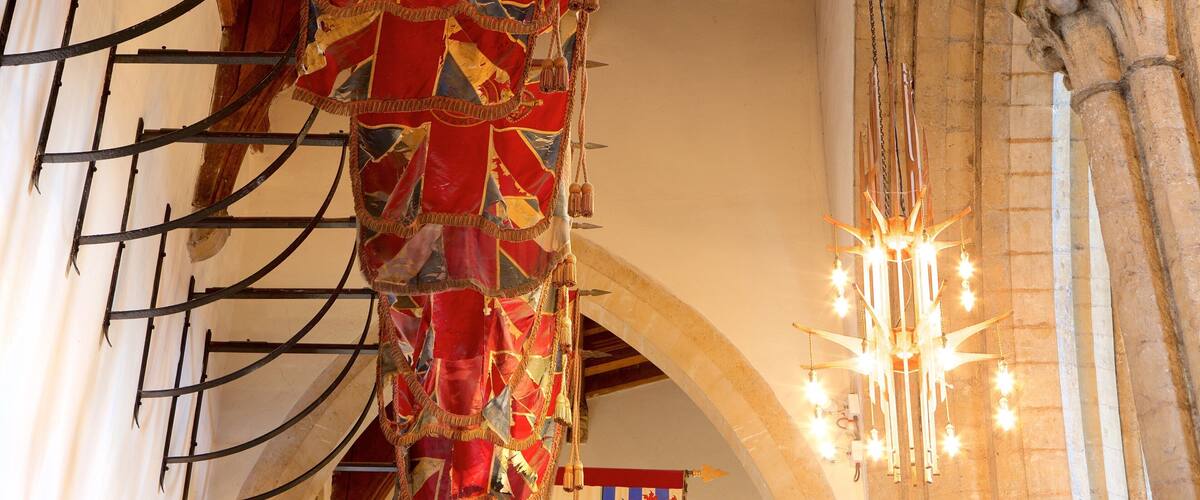 Cattedrale di Llandaff caratteristiche di religiosità, oggetti d\'epoca e vista interna