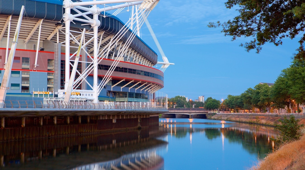 Millennium stadion som viser elv eller bekk og moderne arkitektur