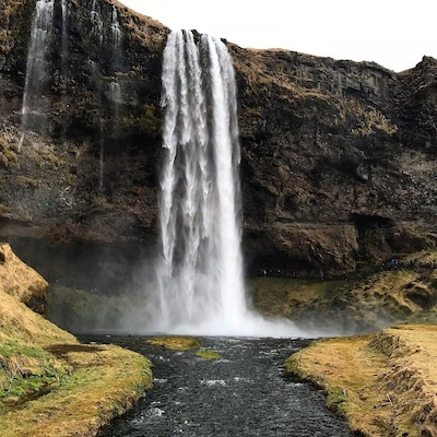Finishing off a south coast tour of Iceland at the beautiful saljalandsfoss waterfall. You can even stand behind the waterfall #Iceland #Waterfall #Southcoast