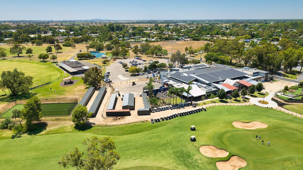 Golf course with putting green and clubhouse at Cobram Barooga GC