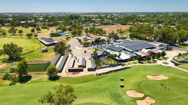 Golf course with putting green and clubhouse at Cobram Barooga GC