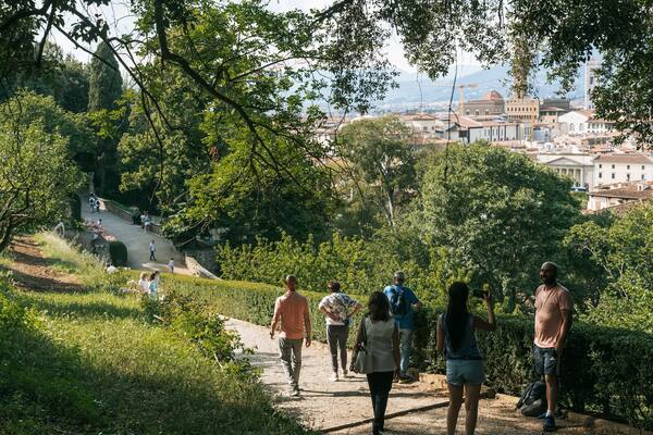 Oltrarno featuring a park