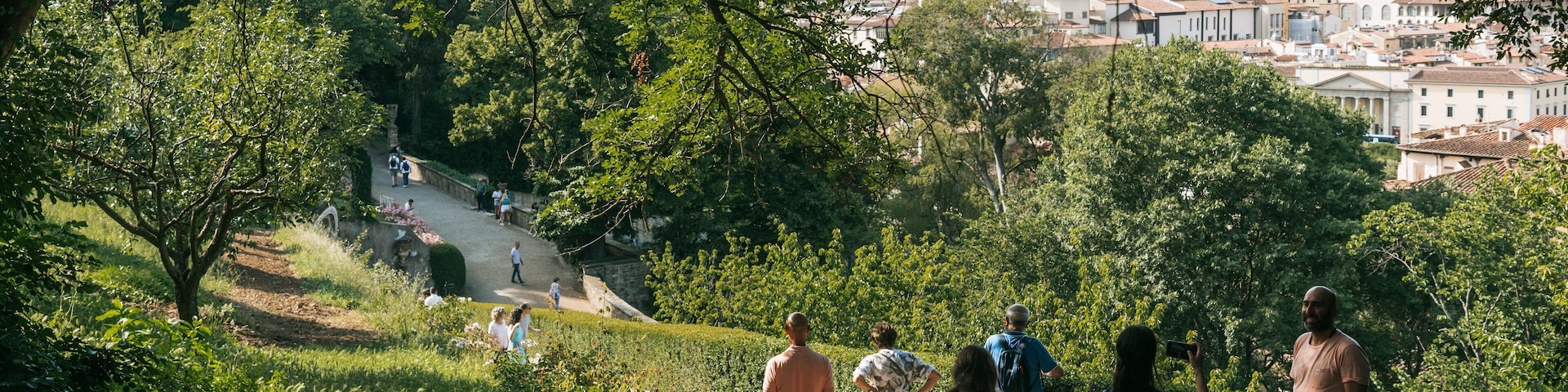 Oltrarno featuring a park