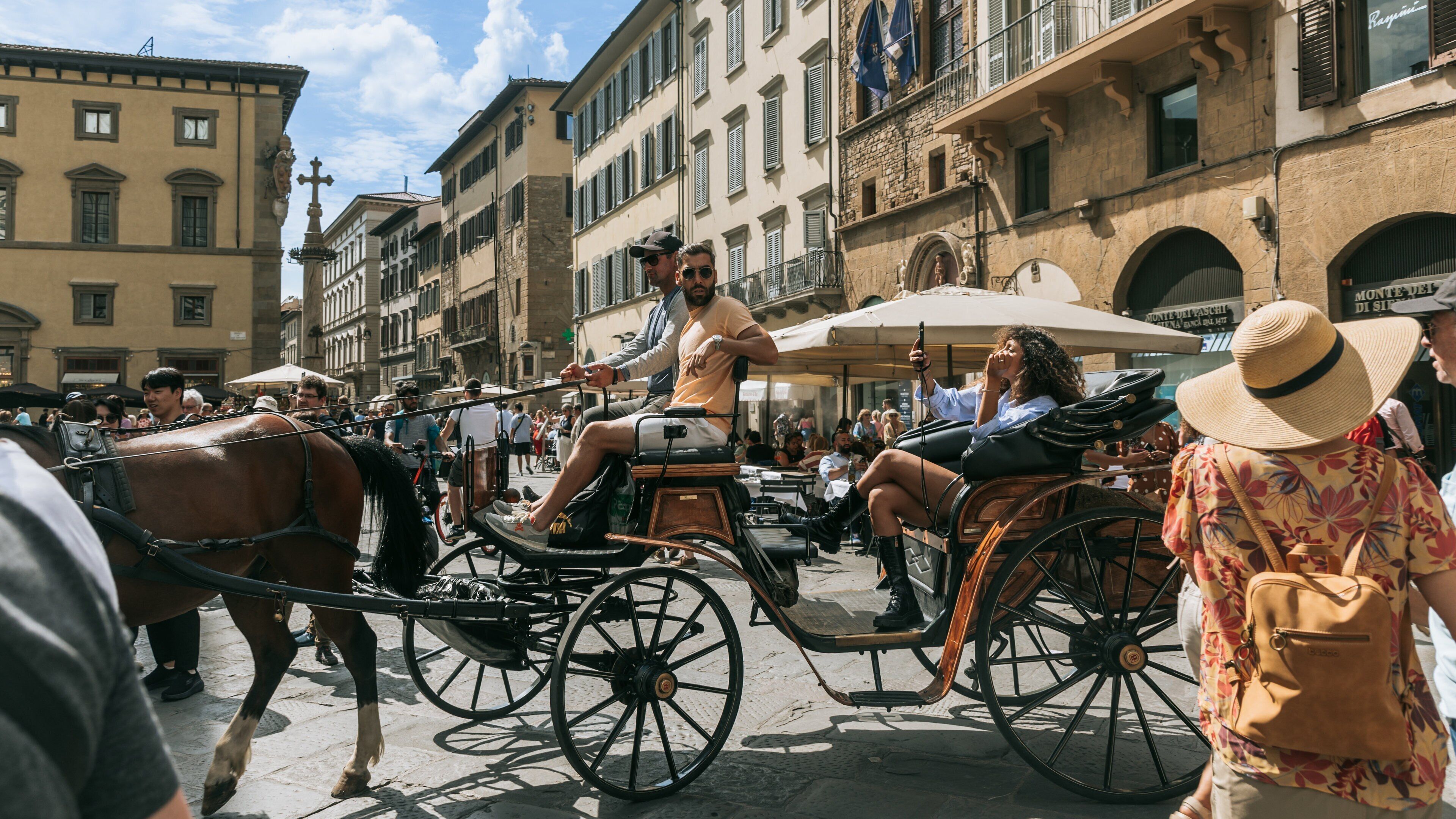 Duomo which includes horseriding, a city and street scenes