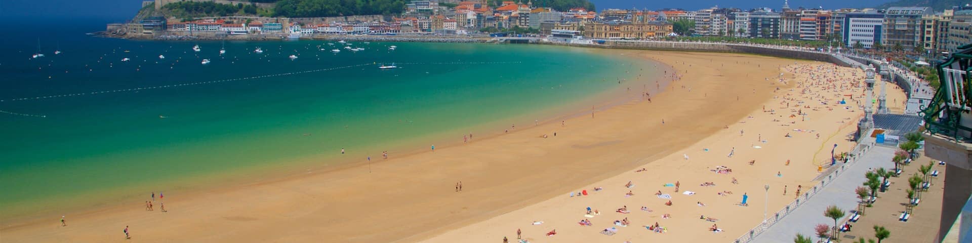 Saint-Sébastien qui includes vues littorales, ville cÎtiÚre et plage